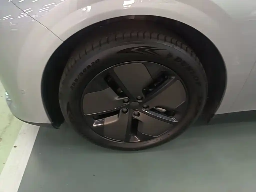 Фото 23 - Li Auto i6
