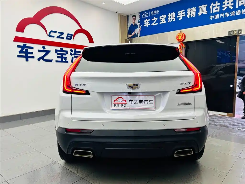 CADILLAC XT4