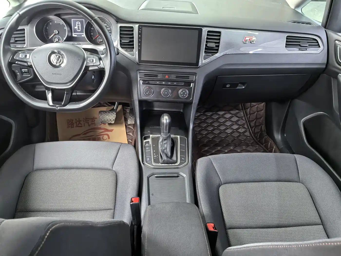Volkswagen Golf Sportsvan 2016 230TSI Automatic Progressive фото 8
