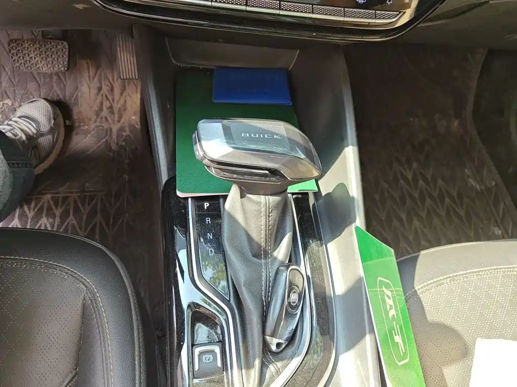Photo 10 - Buick Verano