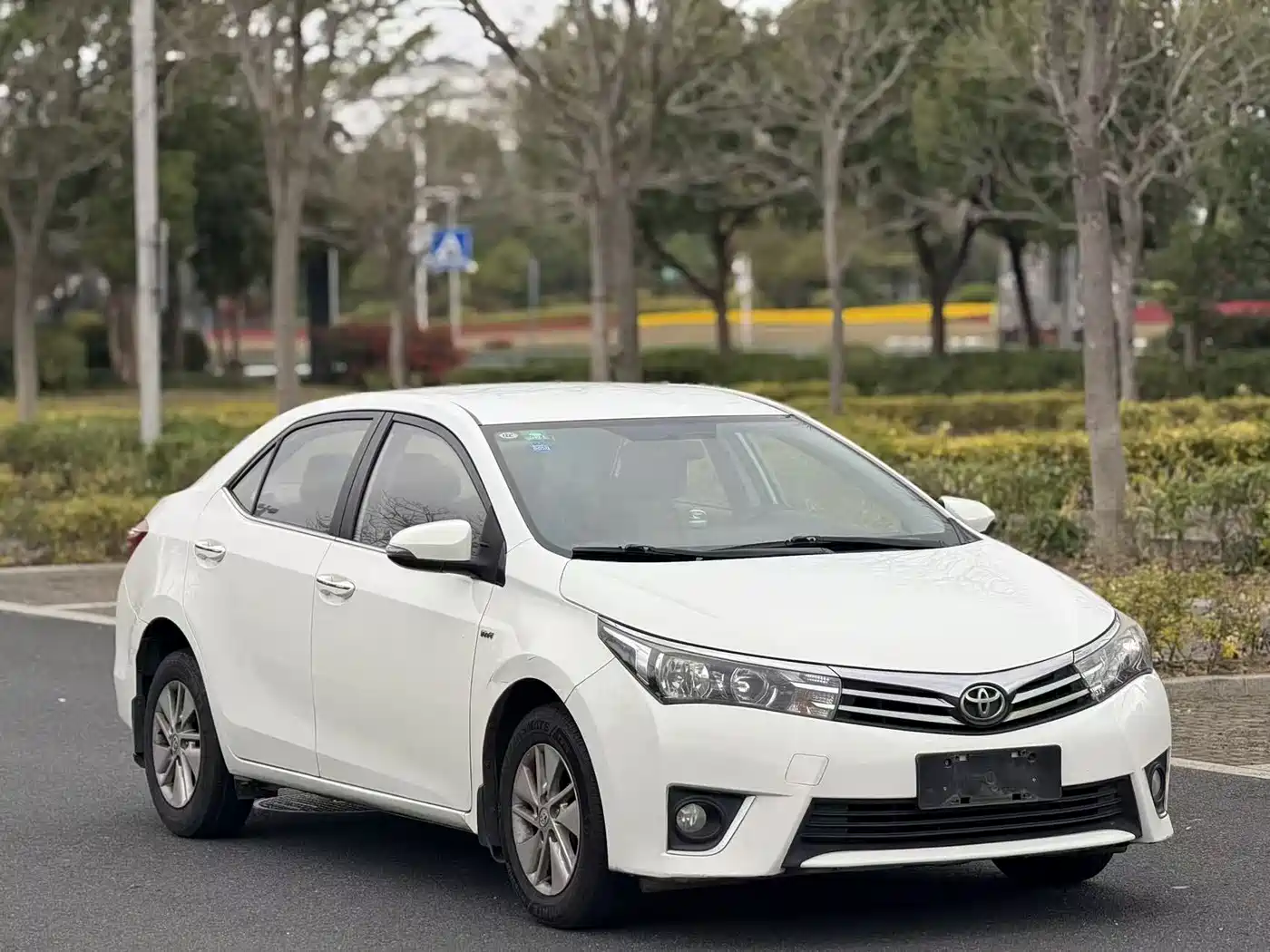 Toyota Corolla 2014 1.6L CVT GL фото 2