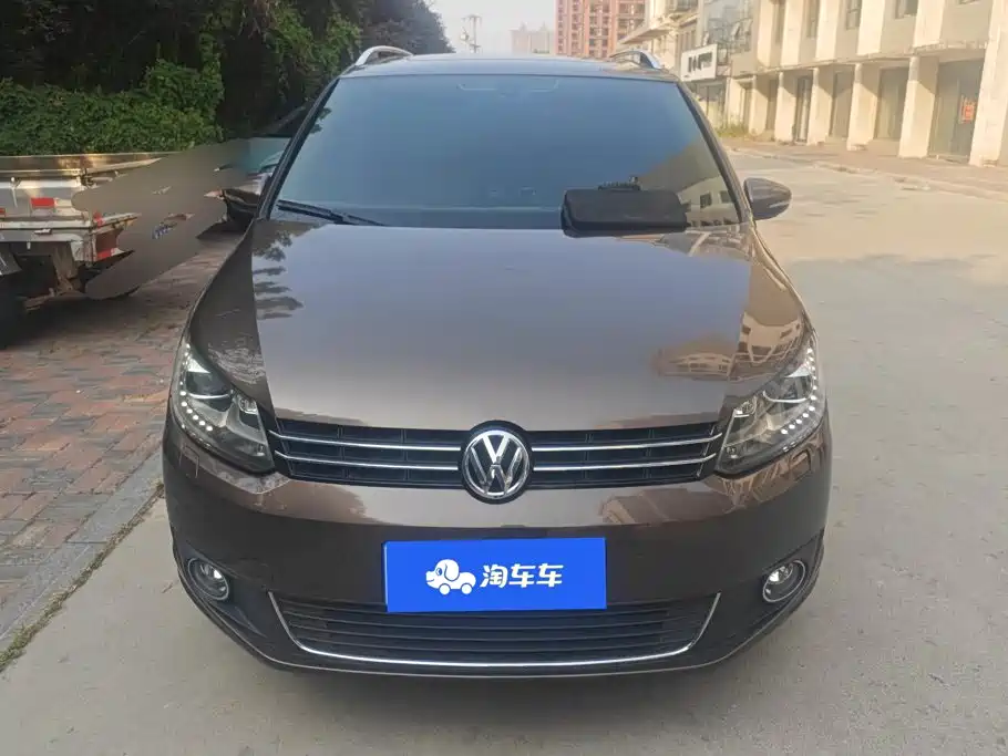 صورة 2 - Volkswagen Touran
