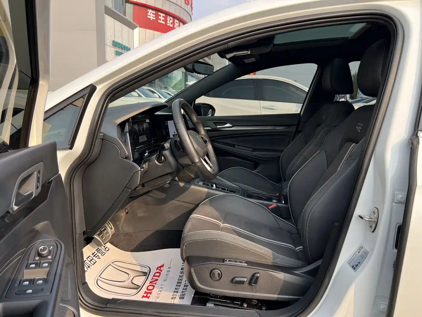 Volkswagen Golf 2023 280TSI DSG R-Line Lite фото 7