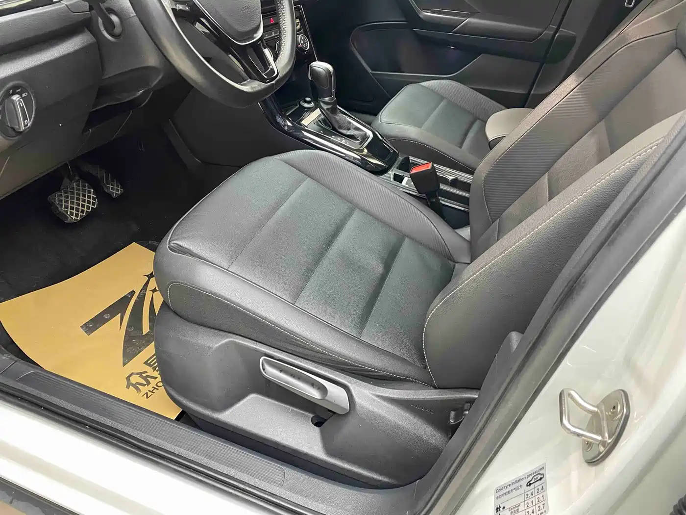 Фото 3 - Volkswagen T-ROC