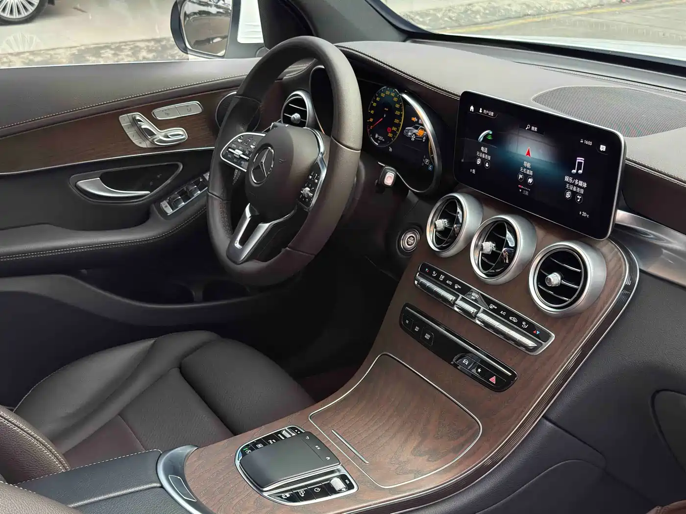 Mercedes-Benz GLC 2022 GLC 300 L 4MATIC Dynamic Collector's Edition фото 9