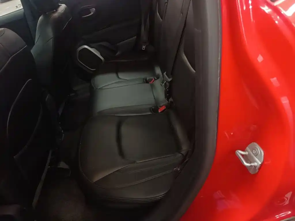 Photo 17 - Jeep Renegade