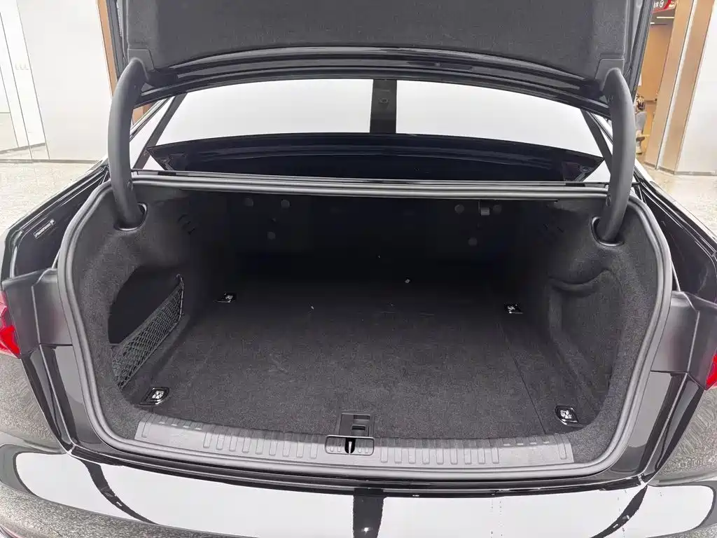 Photo 16 - Audi A6L