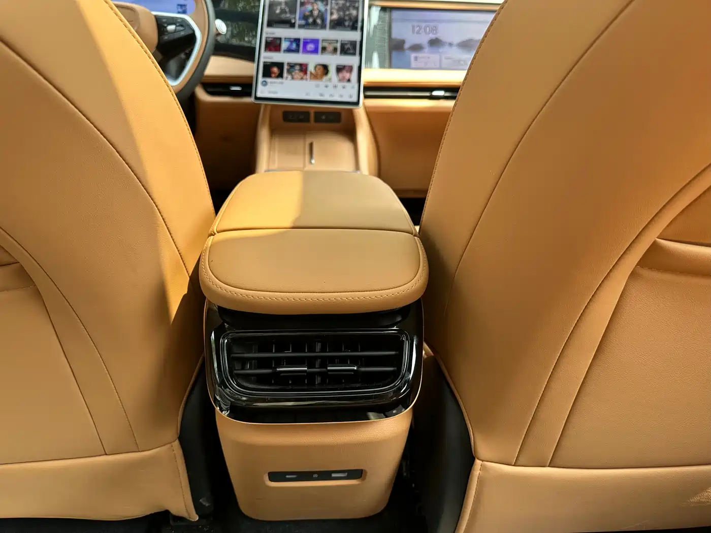 Geely Galaxy Galaxy L7 2025 EM-i 115km Explorer+ Edition фото 23