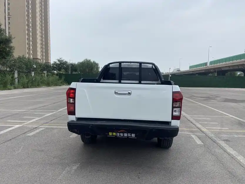 Isuzu Lingtuo 2022 2020 2.5T 2WD Automatic Flagship Edition China VI Extended Version JE4D25Q6A