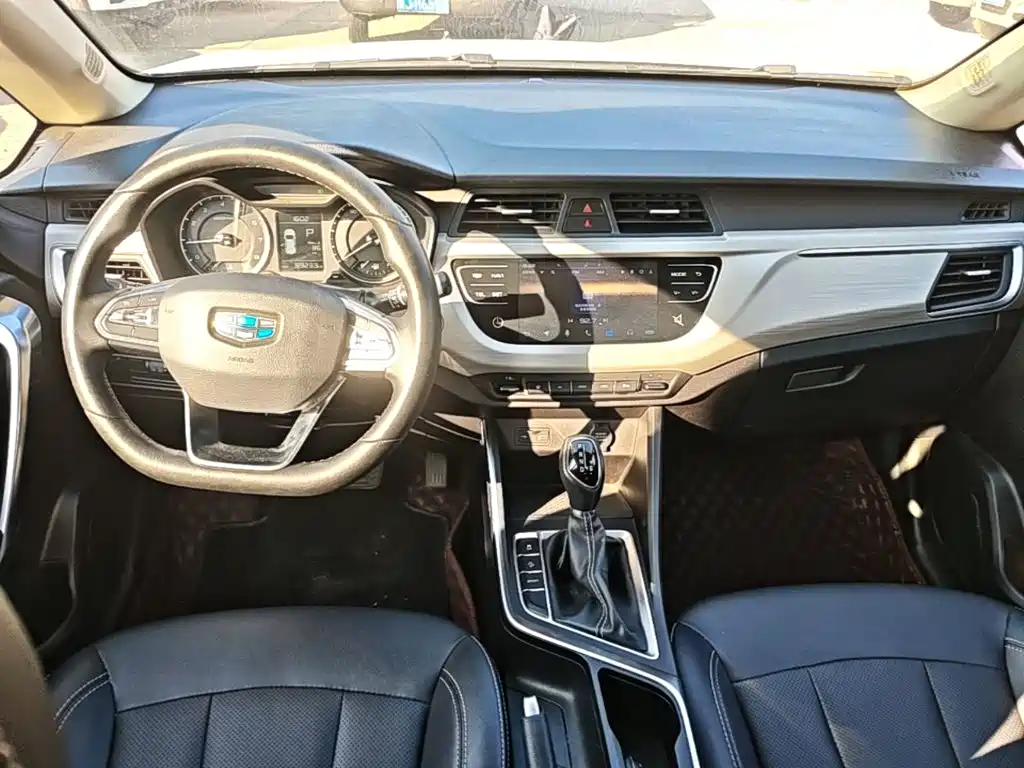 Фото 10 - Geely Vision X3
