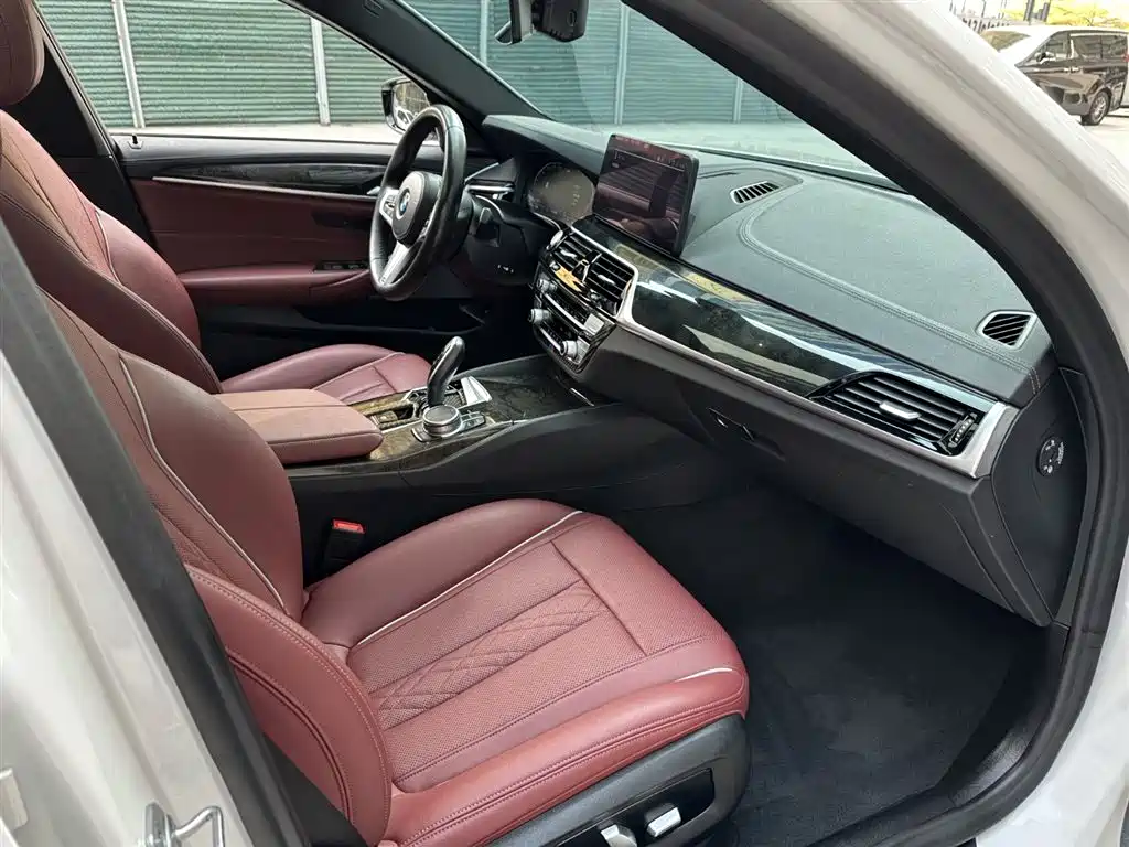 BMW 5 Series 2021 525Li M Sport Package фото 13