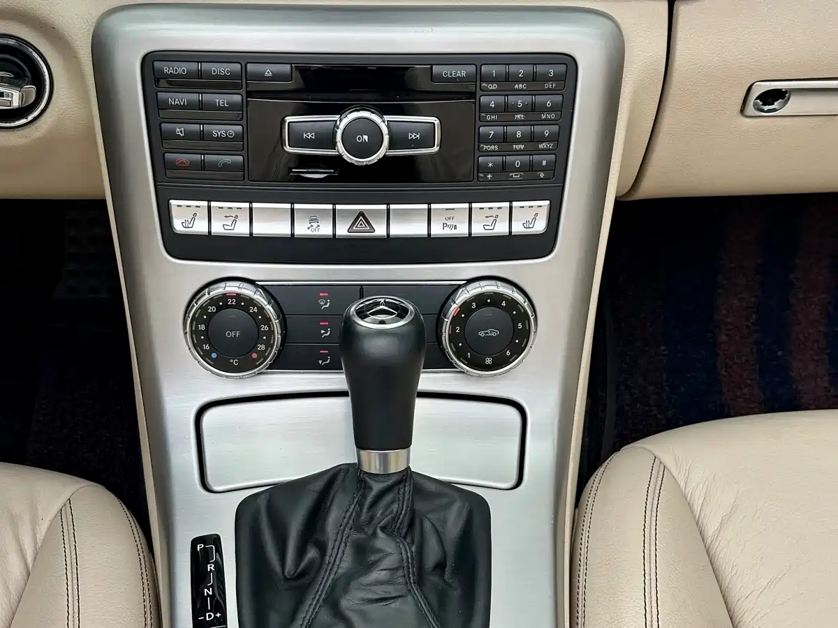 Mercedes-Benz SLK-Class 2011 SLK 200 Fashion фото 21