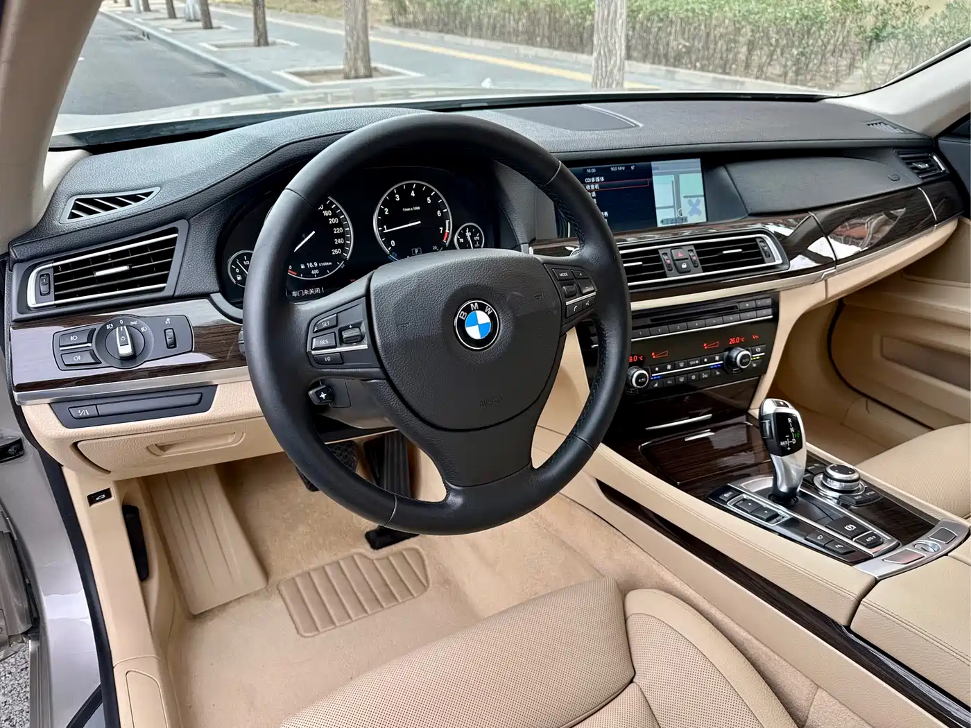 BMW 7 Series 2009 740Li Luxury фото 11