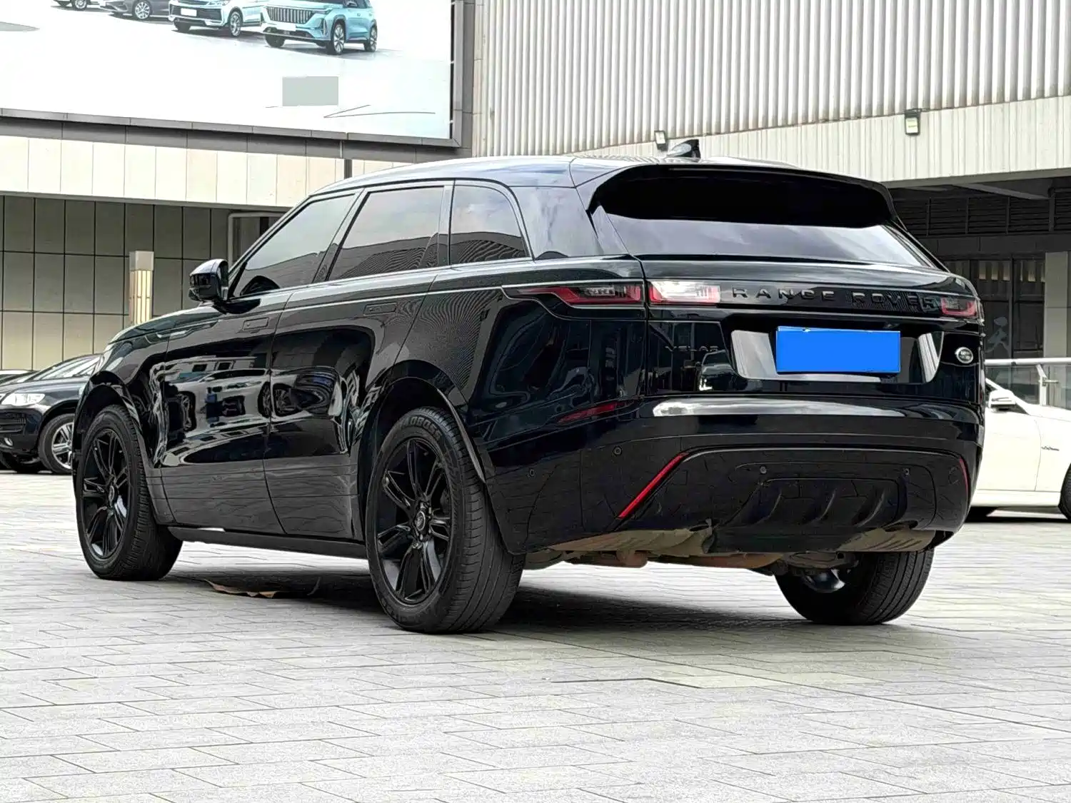 Фото 11 - Land Rover Range Rover Velar