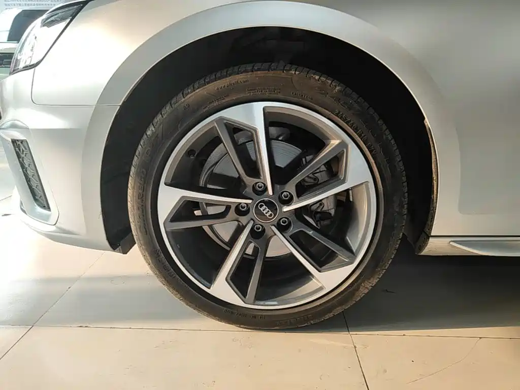 Audi A4L 2025 2025 2 Million Celebration Edition 40 TFSI Fashion Dynamic