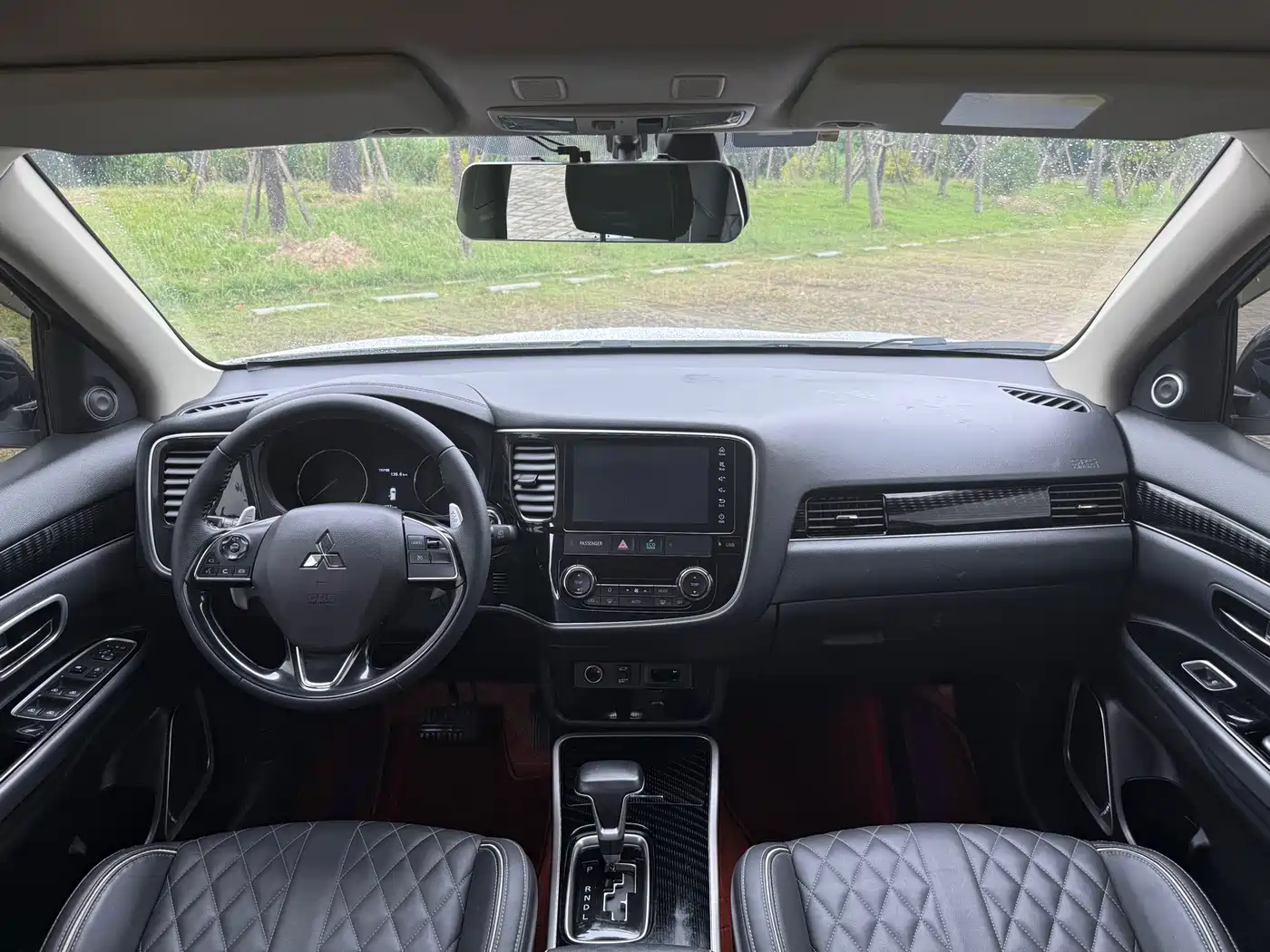 Mitsubishi Outlander 2021 2.4L 4WD Deluxe Edition 7-Seater фото 4