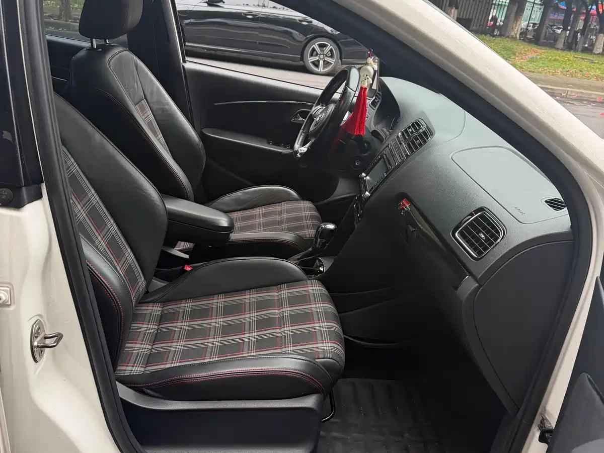 Фото 9 - Volkswagen Polo