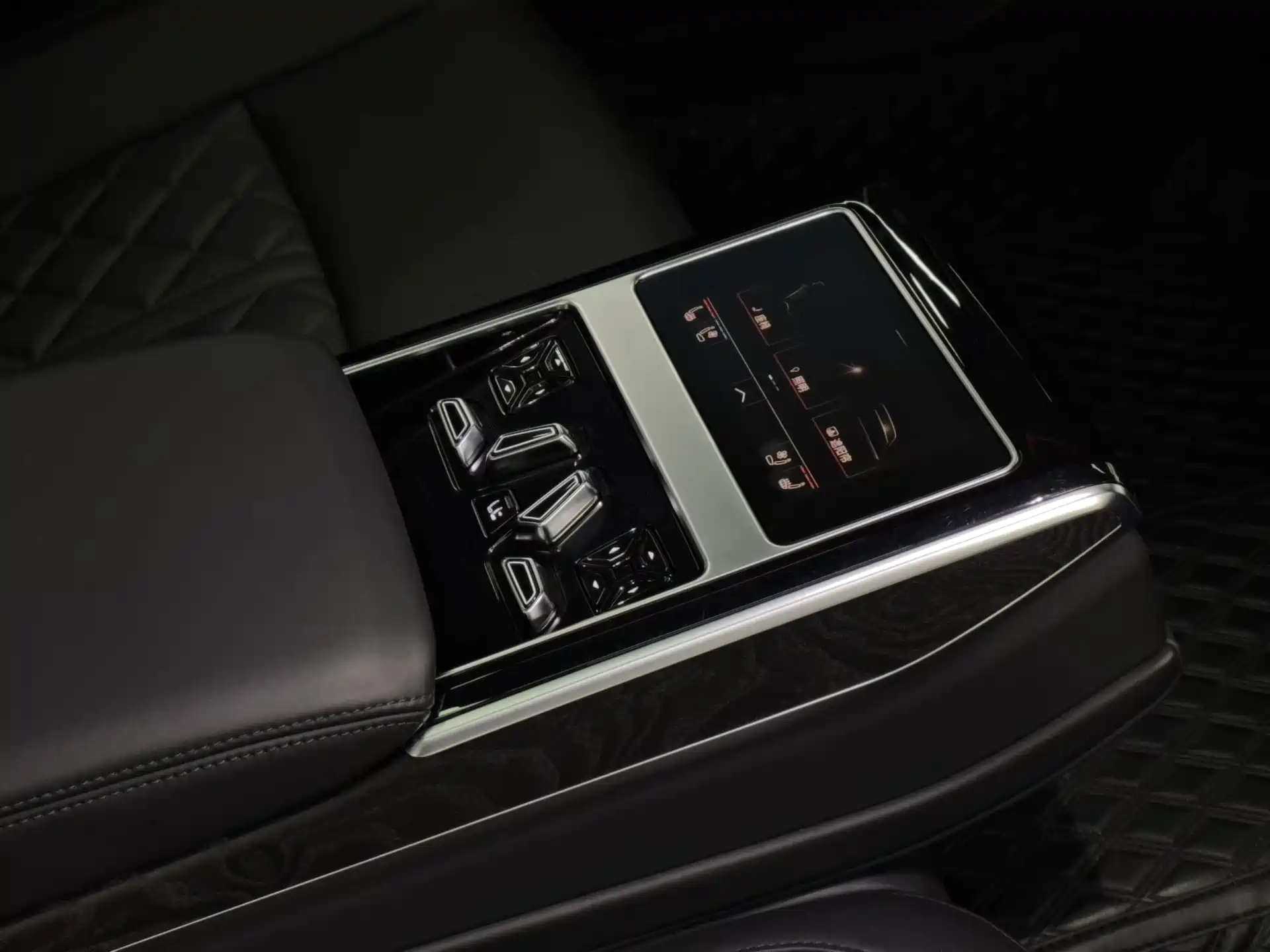 Фото 16 - Audi A8