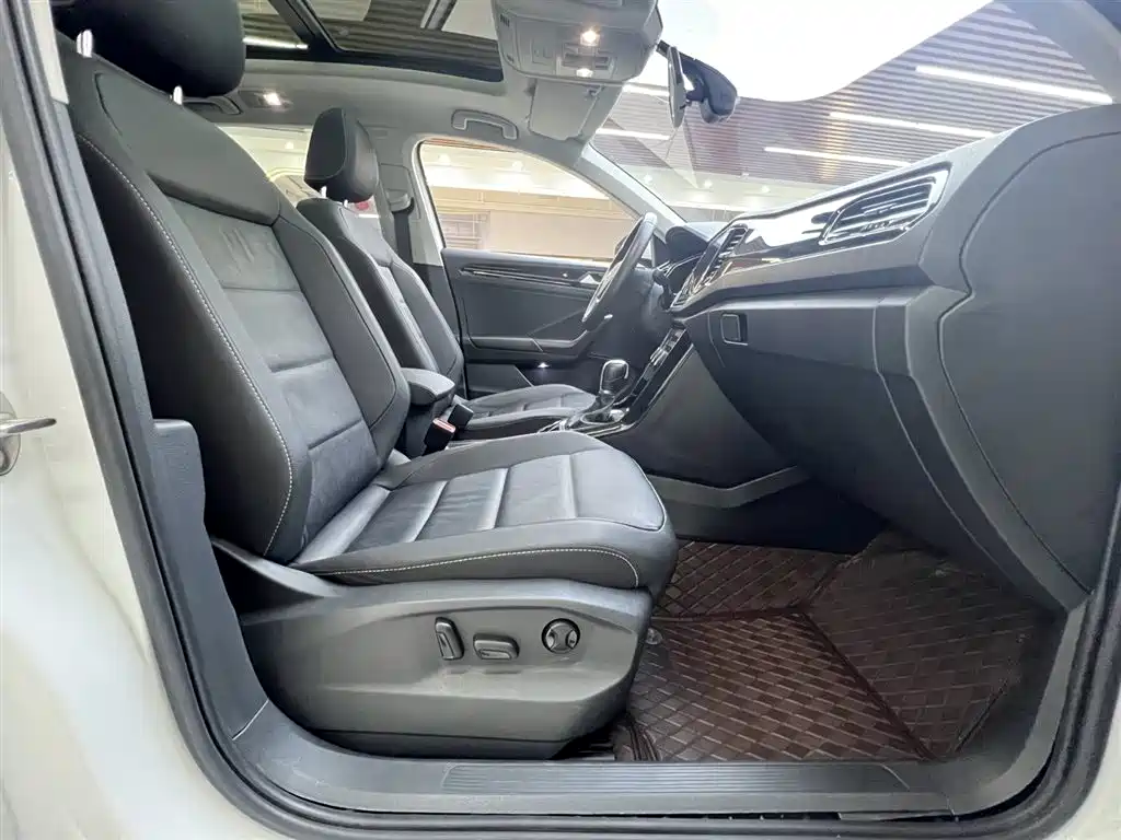 VOLKSWAGEN T ROC EXPLORING SONGS