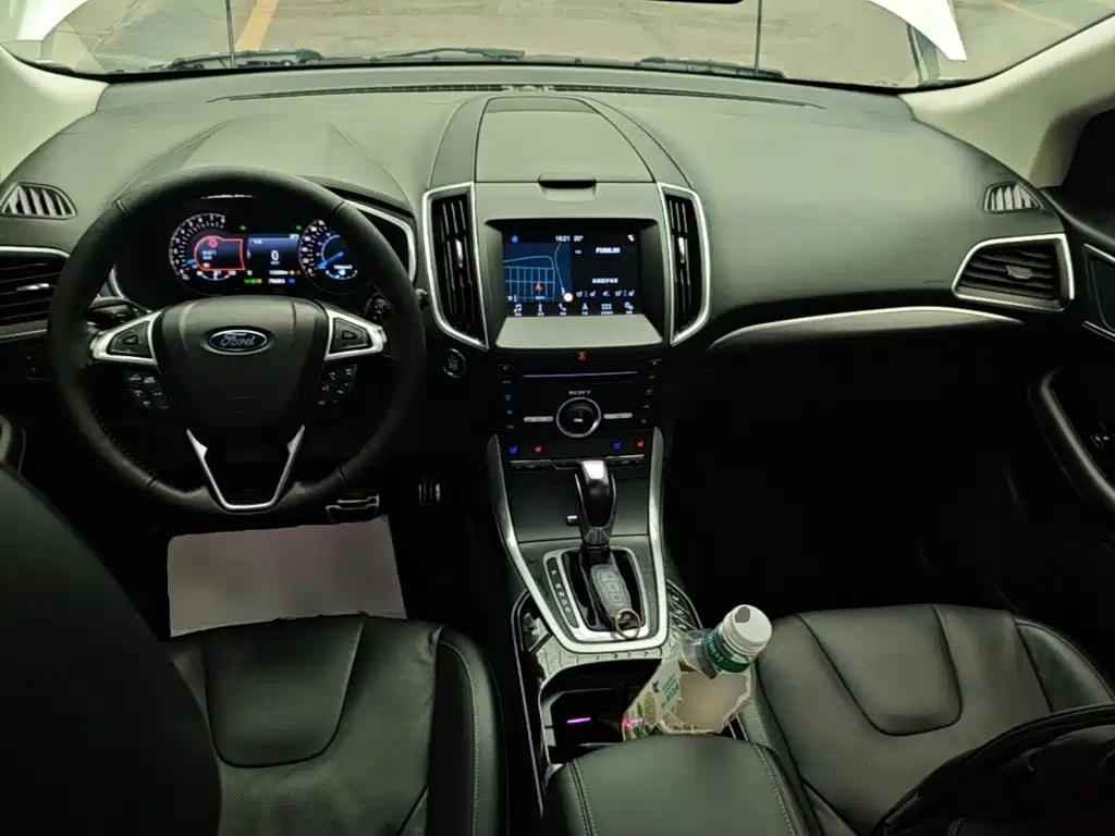 Фото 10 - Ford Edge