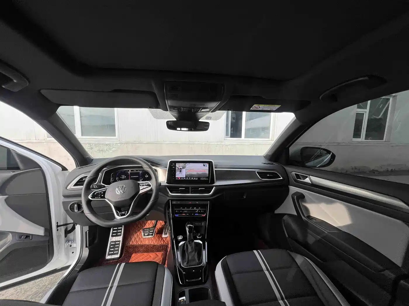 VOLKSWAGEN T-ROC EXPLORING SONGS