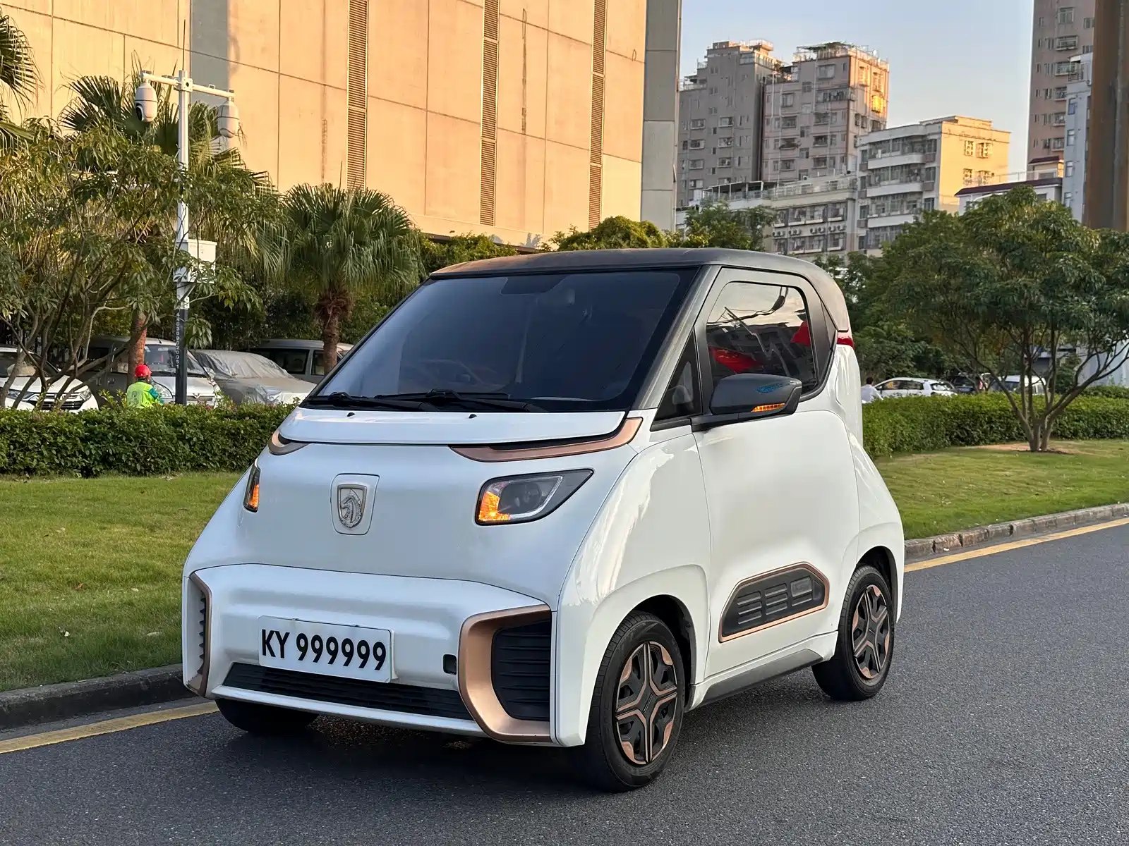 Фото 1 - Baojun E200