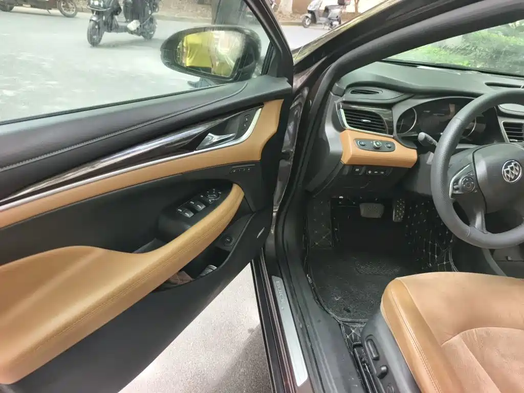 Фото 14 - Buick LaCrosse