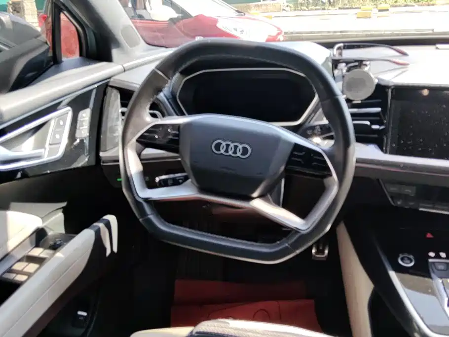 Фото 15 - Audi Q4 e-tron