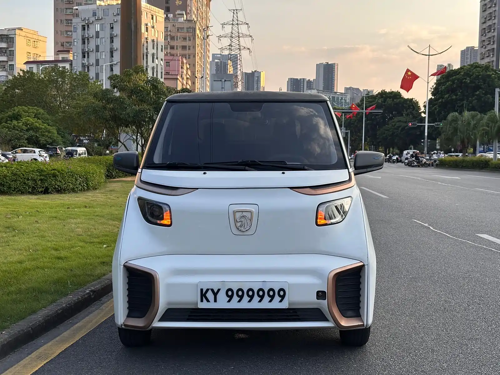 Фото 2 - Baojun E200