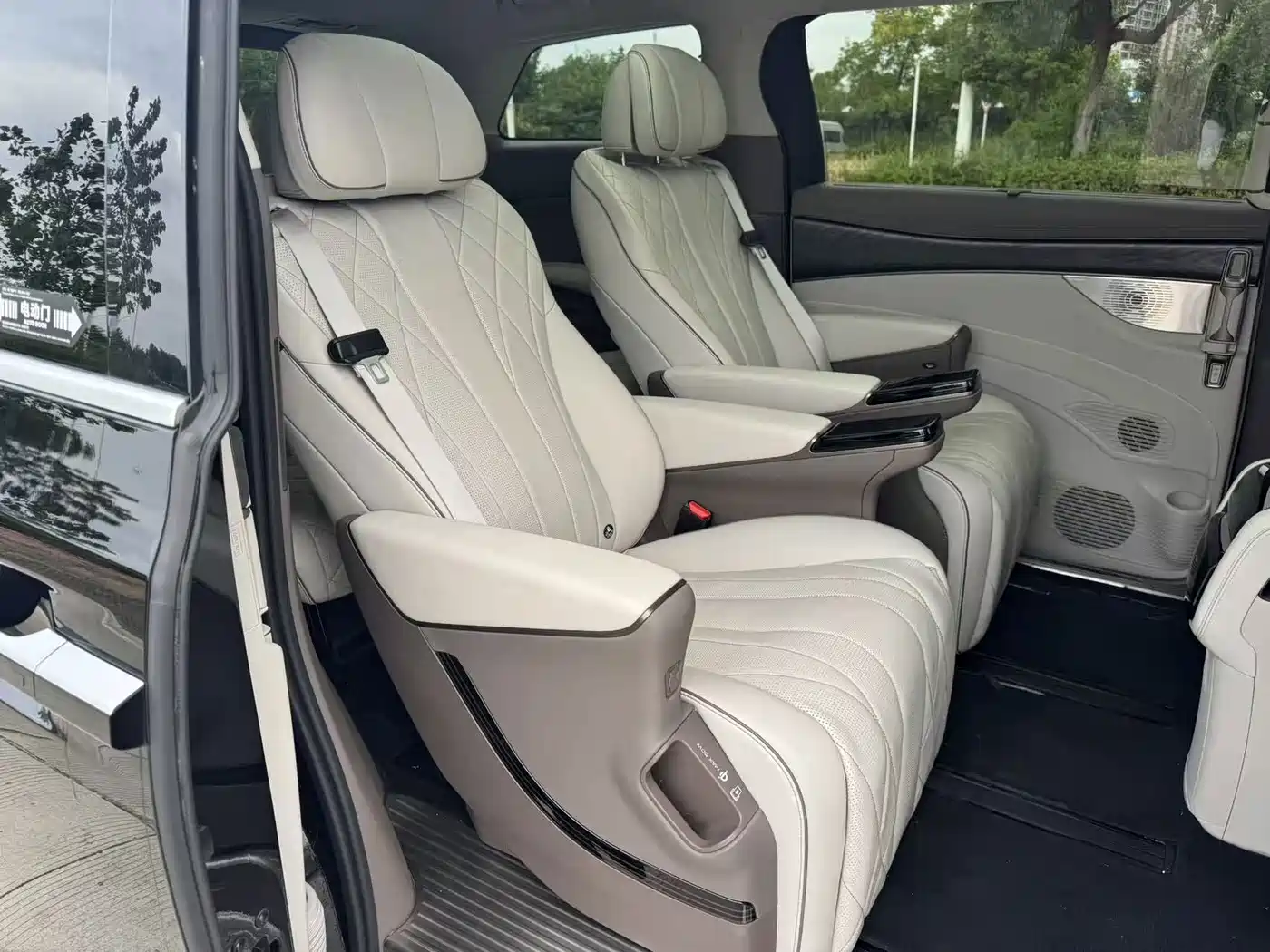 Denza D9 2022 2022 DM-i 1040 Premium