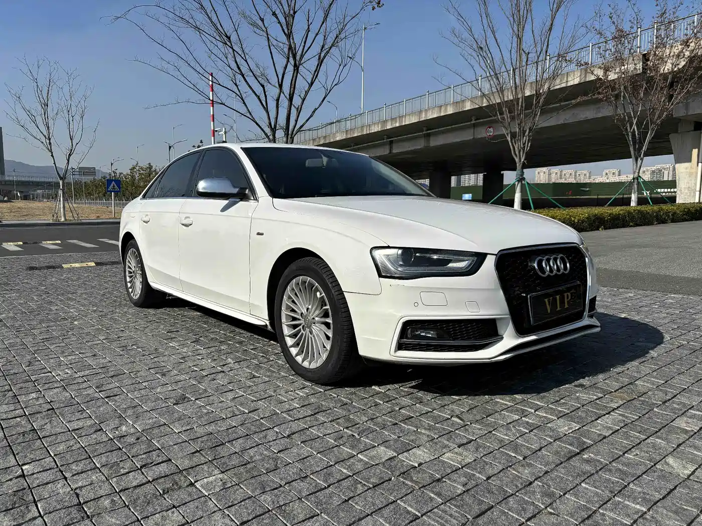 Audi A4L 2013 40 TFSI quattro Personality Sport фото 3