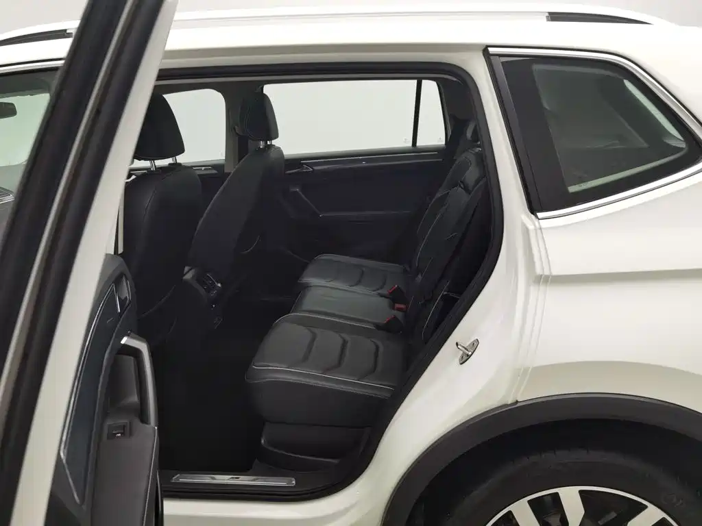Фото 15 - Volkswagen Tiguan L