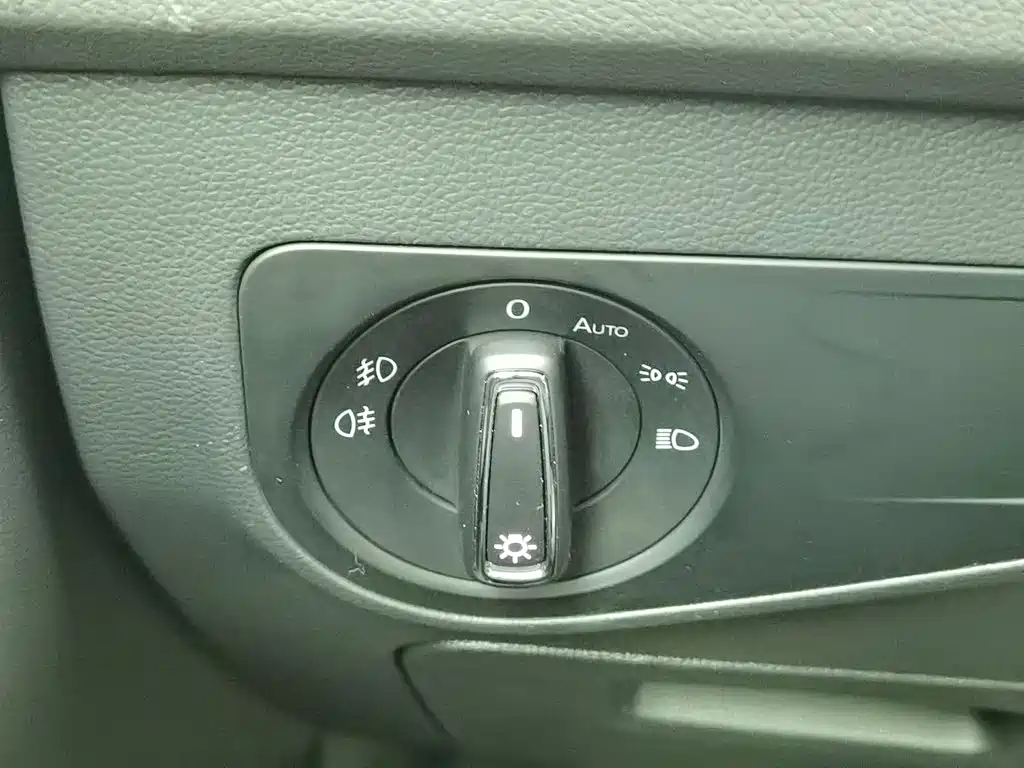 Фото 21 - Volkswagen Tiguan L