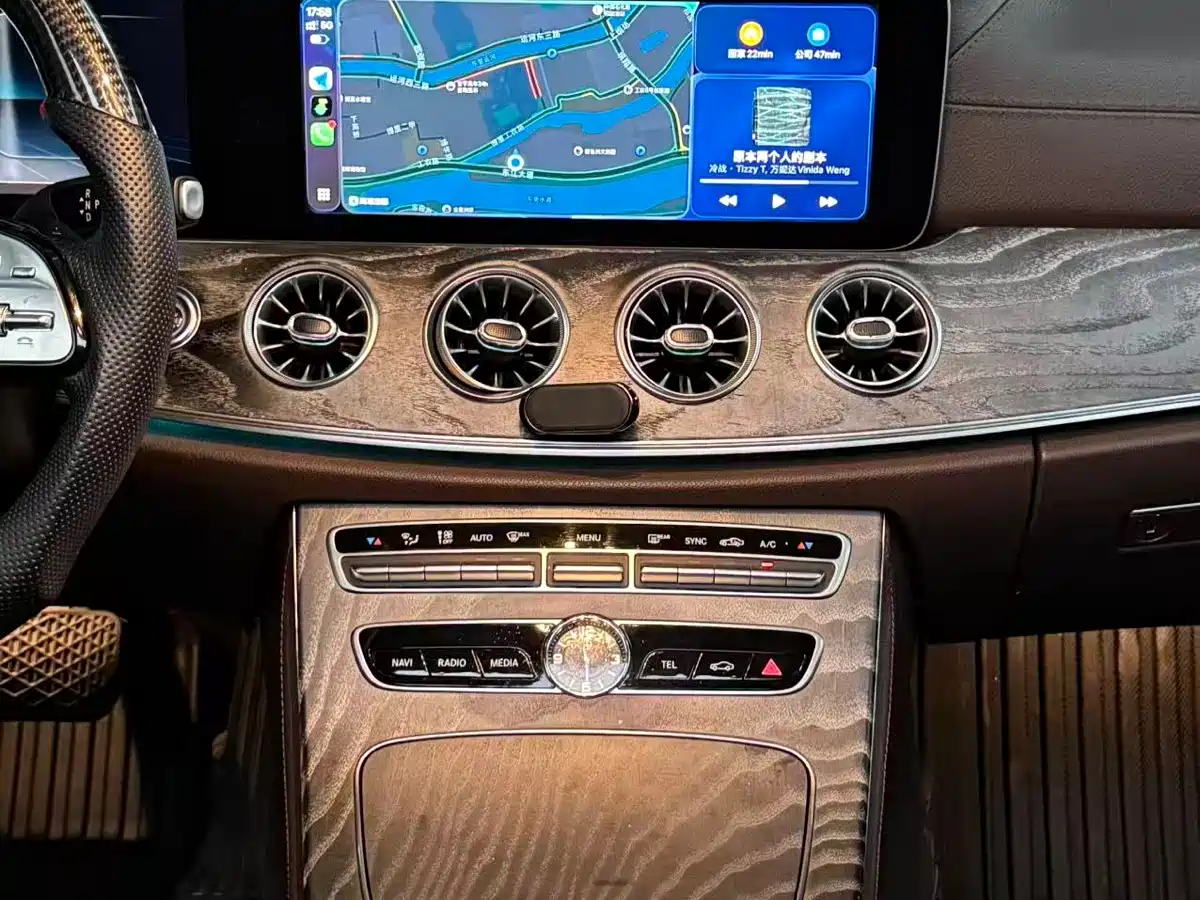 Mercedes-Benz CLS 2018 CLS 300 Dynamic фото 12