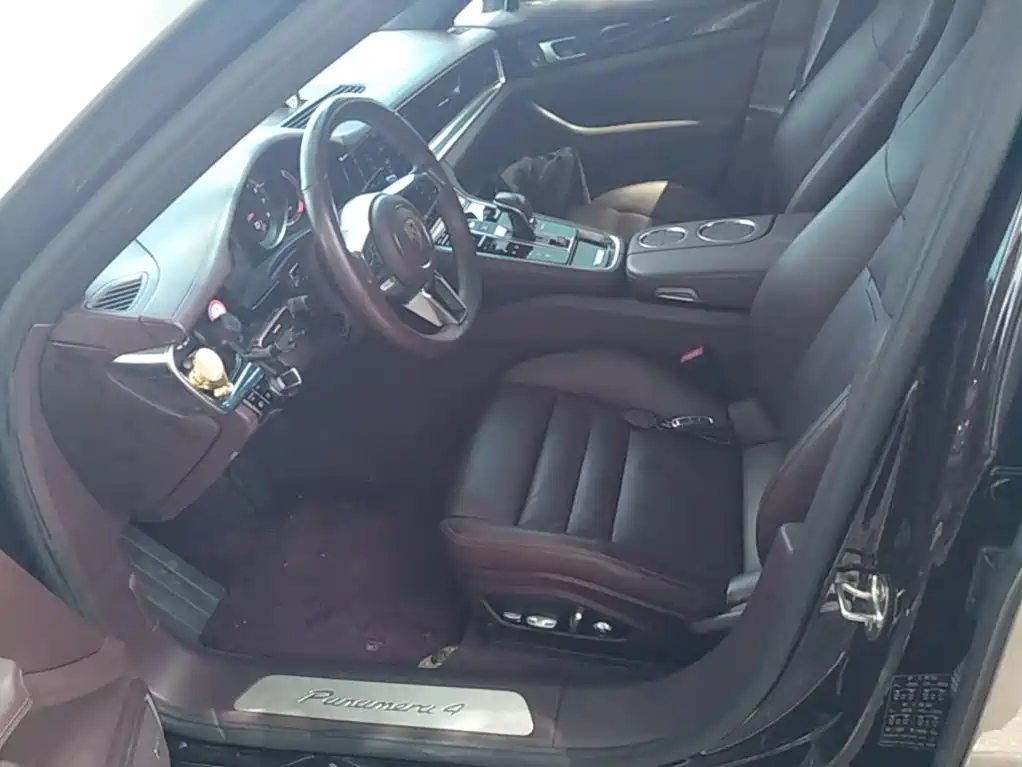 Photo 11 - Porsche Panamera
