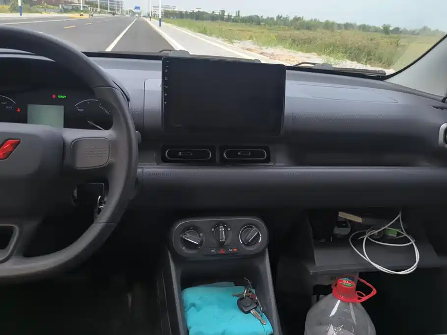 Wuling Motors Wuling Hongguang New Energy 2025 2024 Model Pure Electric 300KM Utility Version
