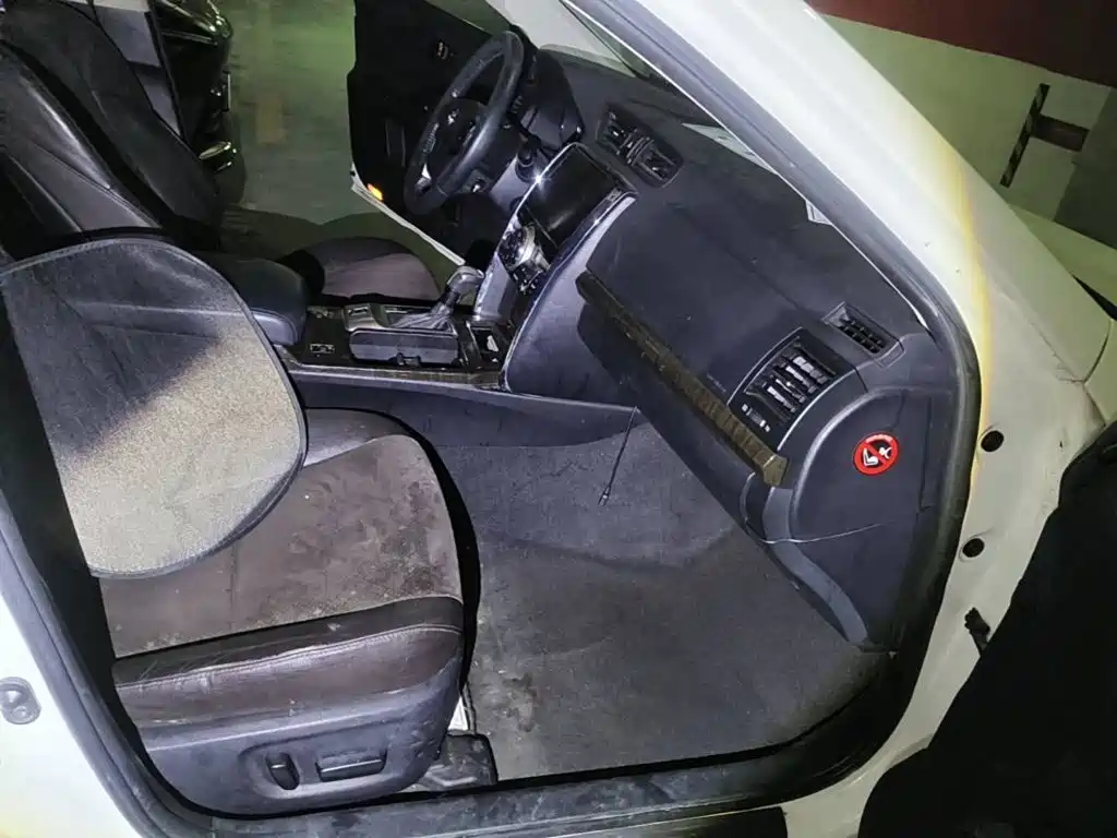 Photo 13 - Toyota Reiz