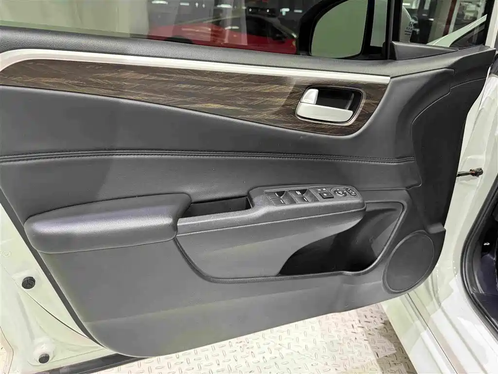 Honda Jade 2018 2017 1.8L Automatic Comfort Edition 5-seater