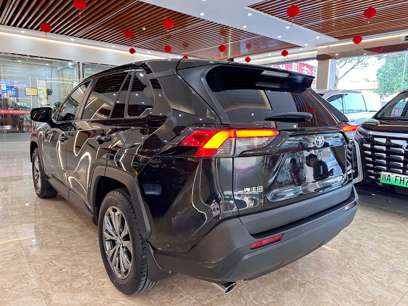 Toyota RAV4 Rongfang 2023 Hybrid 2.5L E-CVT 2WD Elite Edition фото 6