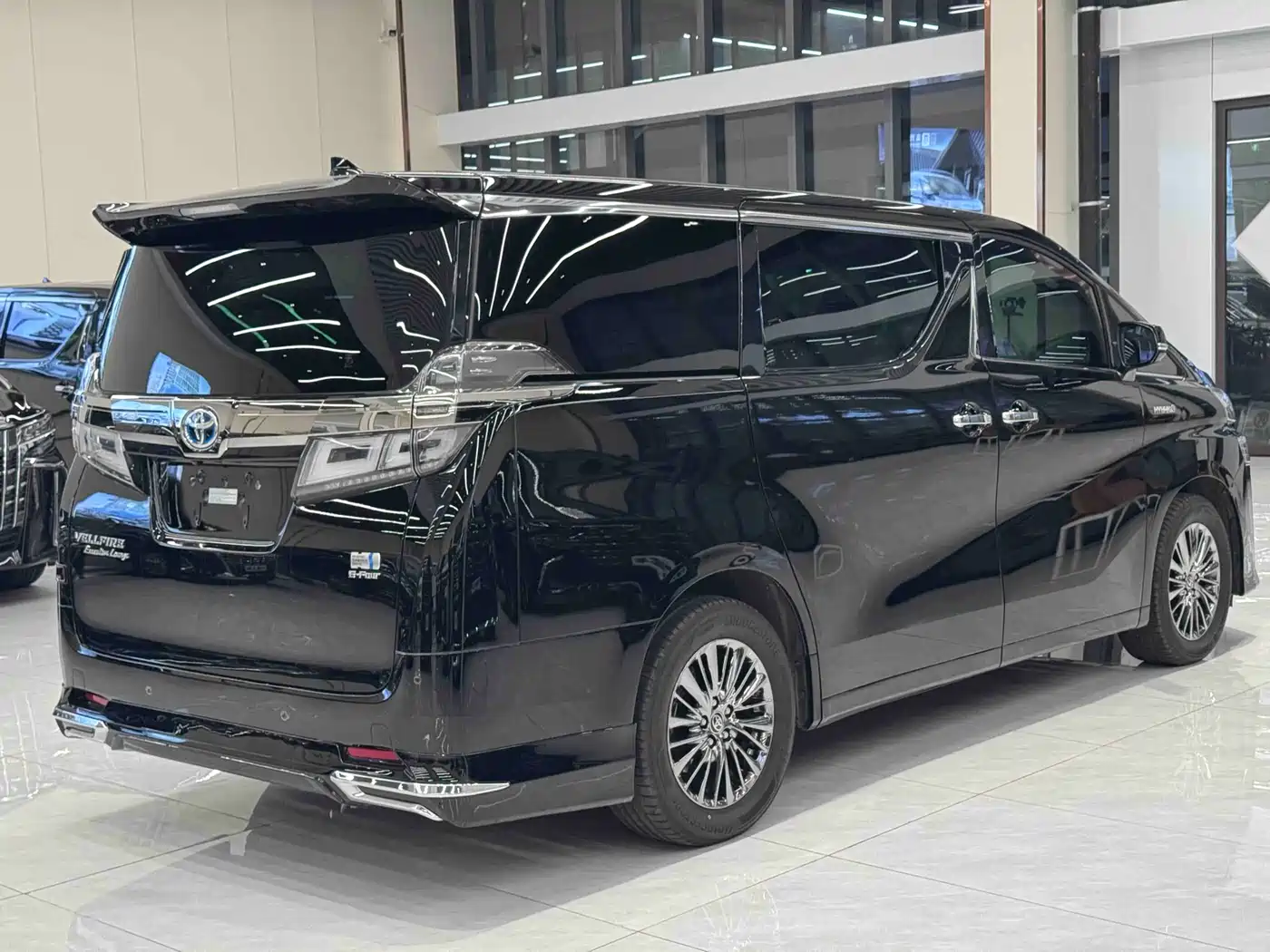 Toyota Vellfire 2021 Crown Hybrid 2.5L HV Supreme Edition фото 10