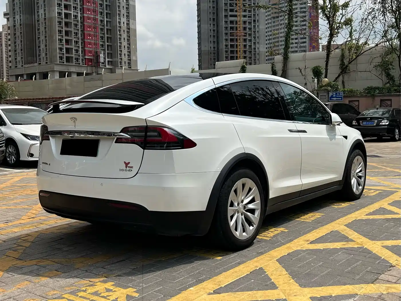 TESLA MODEL X