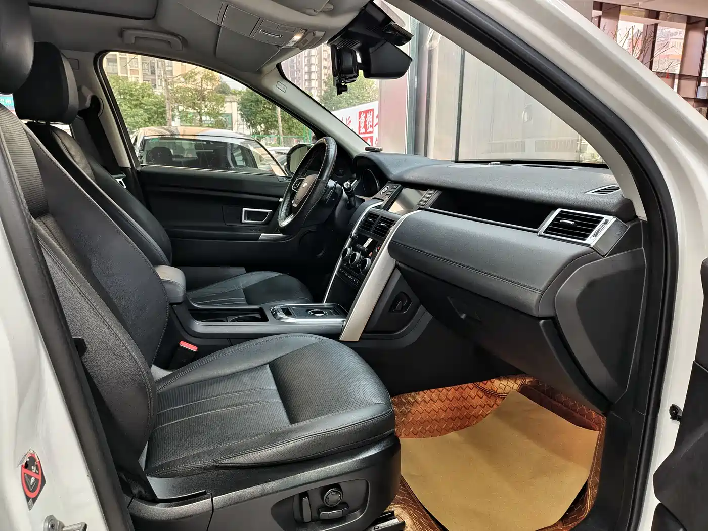 Land Rover Discovery Sport 2018 240PS SE Edition фото 10