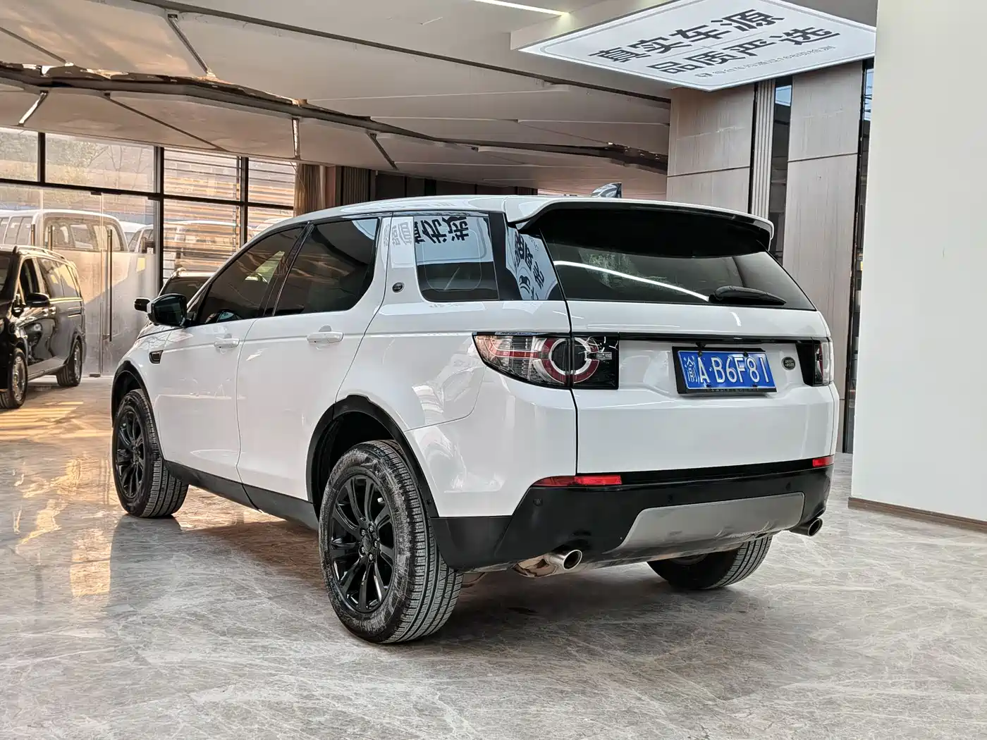 Land Rover Discovery Sport 2018 240PS SE Edition фото 3