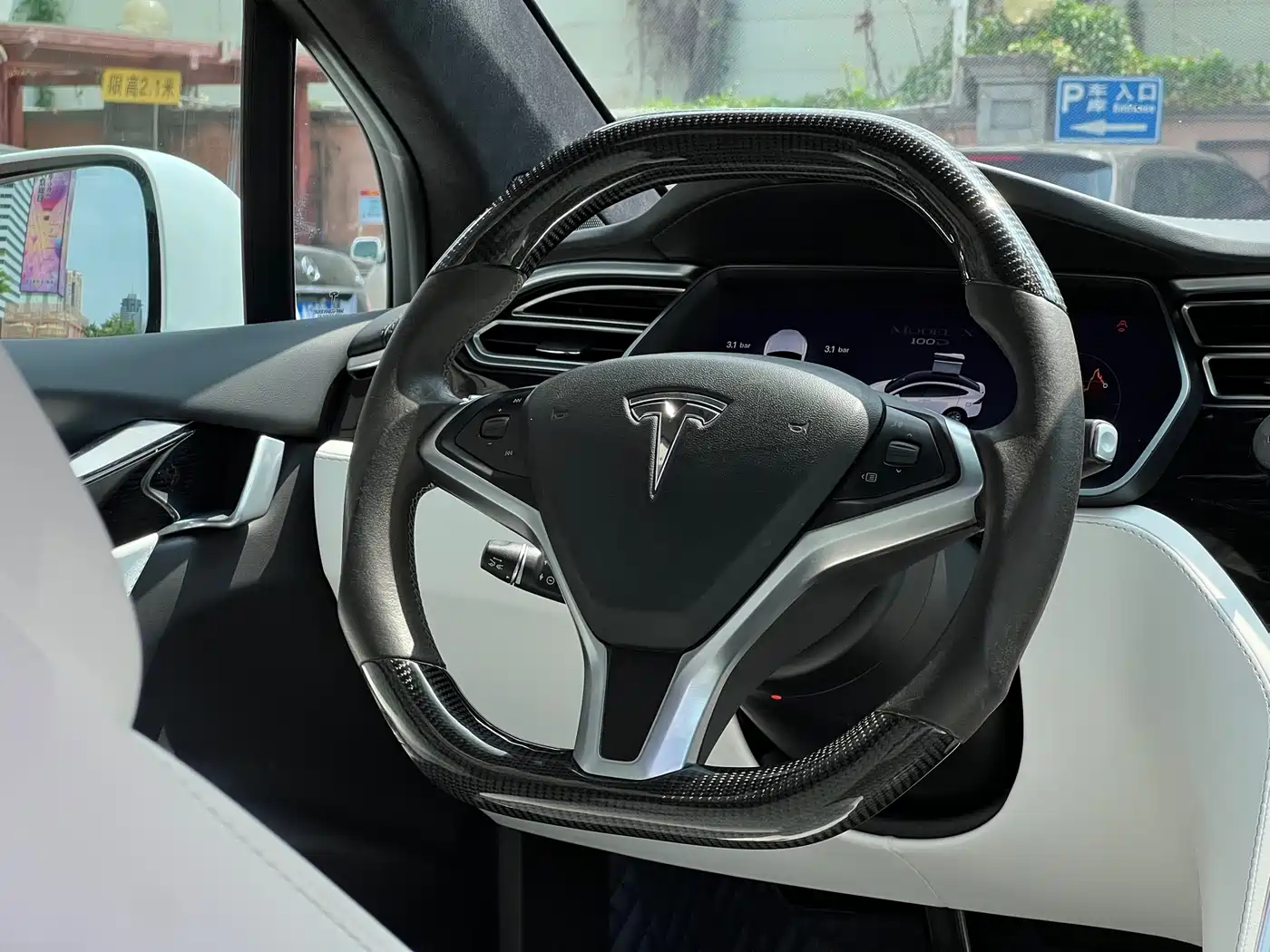 TESLA MODEL X