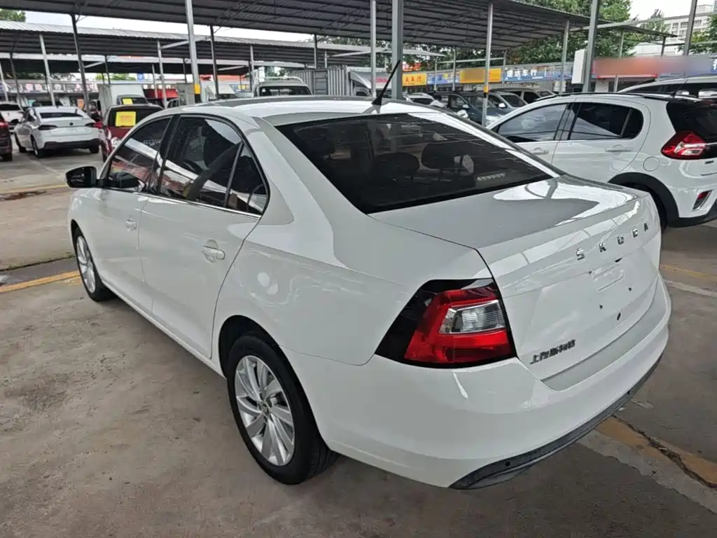Photo 5 - Škoda Rapid