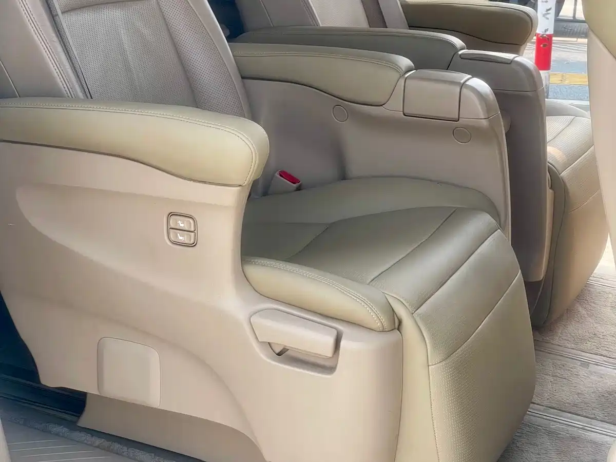 Toyota Alphard 2011 3.5L Luxury Edition фото 14