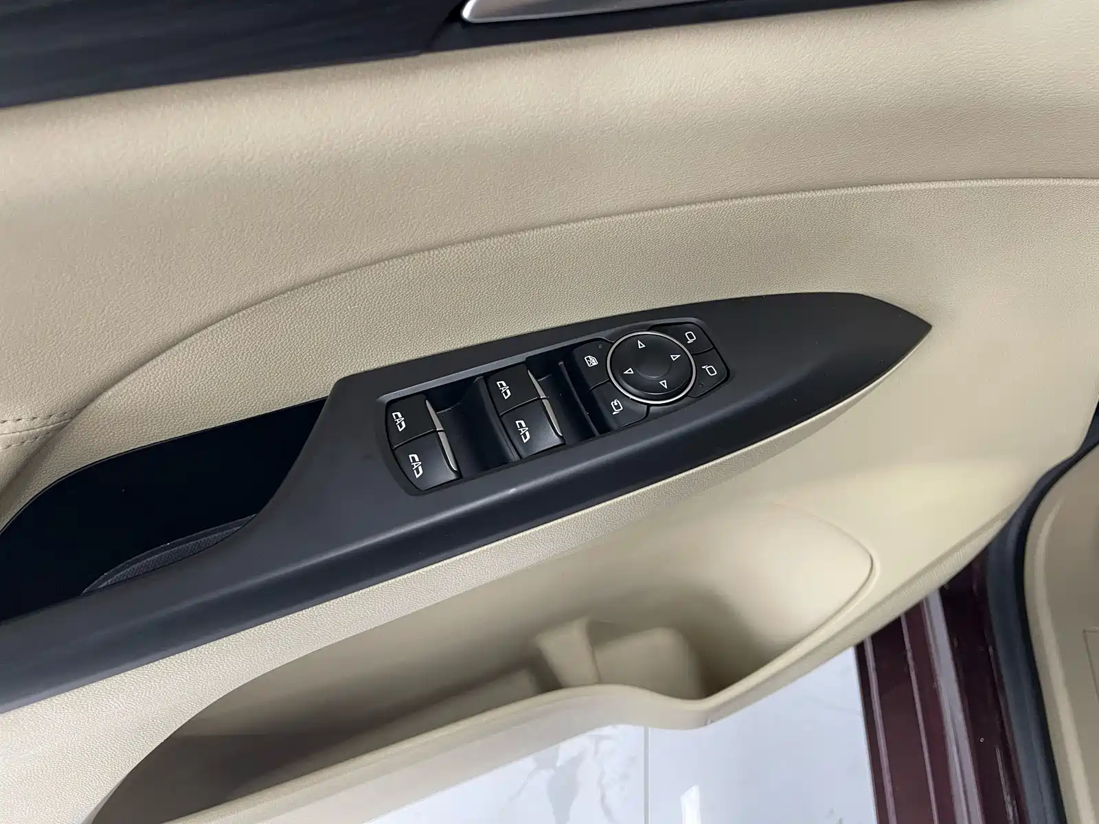 Photo 10 - Buick GL8