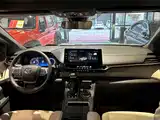 Фото 21 - Toyota Granvia