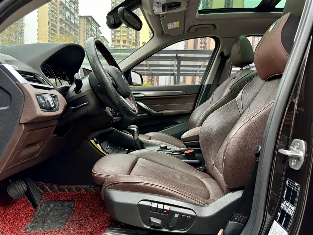 BMW X1 2019 sDrive18Li Premium Model фото 9