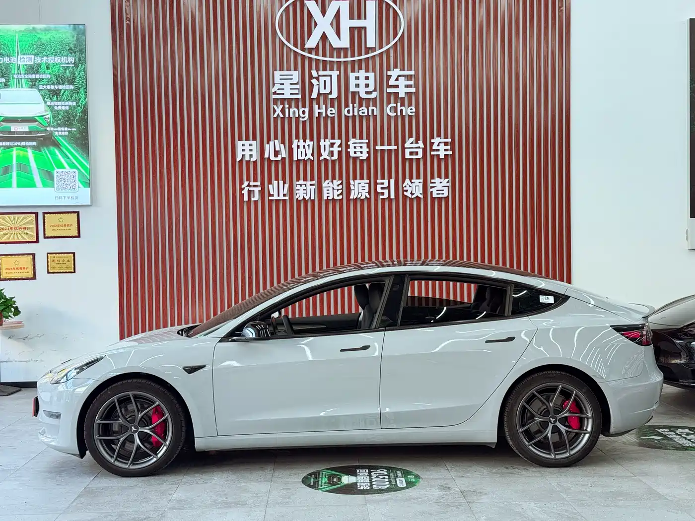 Фото 4 - Tesla Model 3
